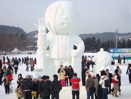 鬼太郎とトリピーの雪像